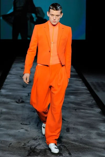 Look 23